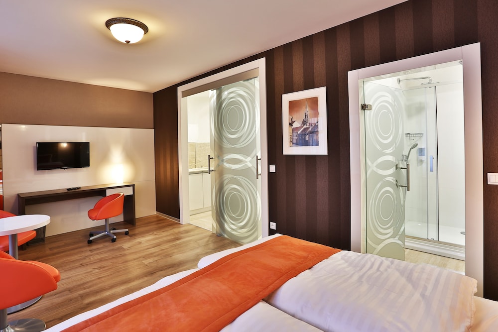 VIP Apartments 17/30