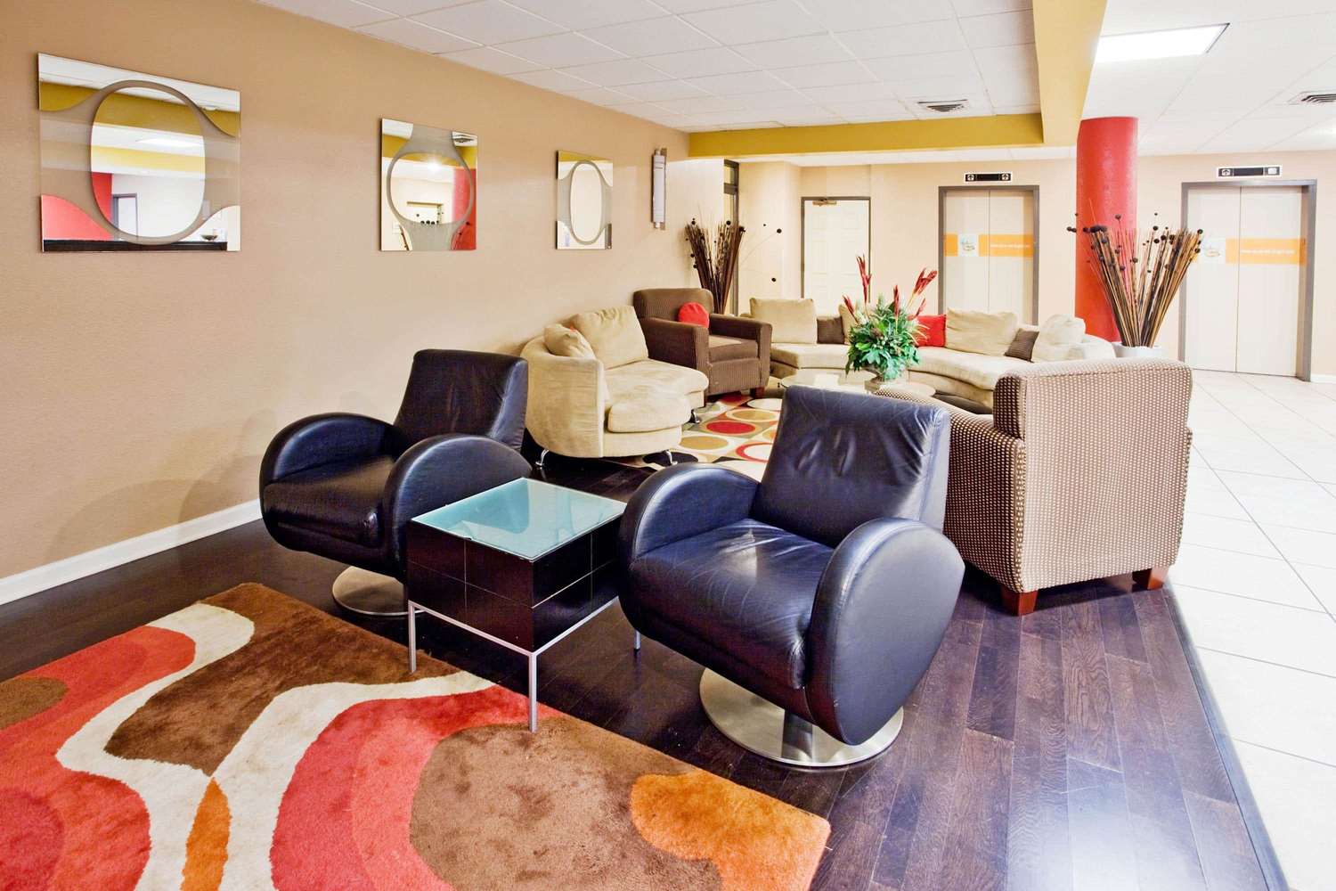 La Quinta Inn & Suites by Wyndham Memphis Airport Graceland 44/71