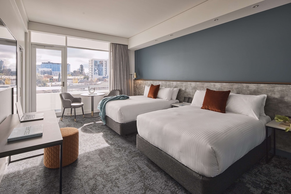 CITY, TWIN BEDS