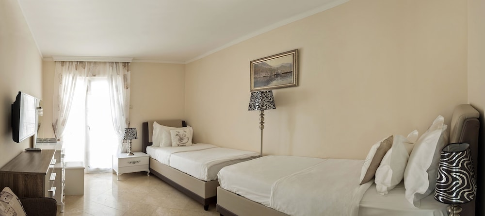 Hotel Azimut 10/50