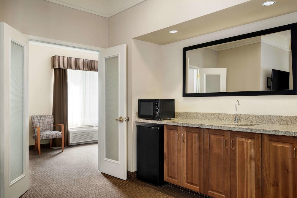 La Quinta Inn & Suites by Wyndham St. George 9/69