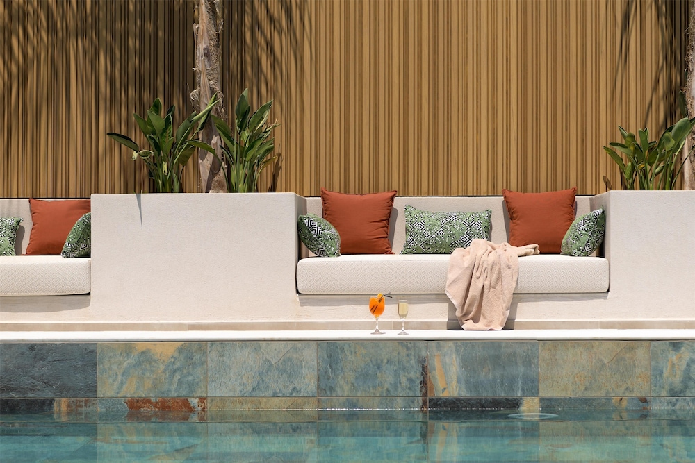 Sergios Hotel 33/63