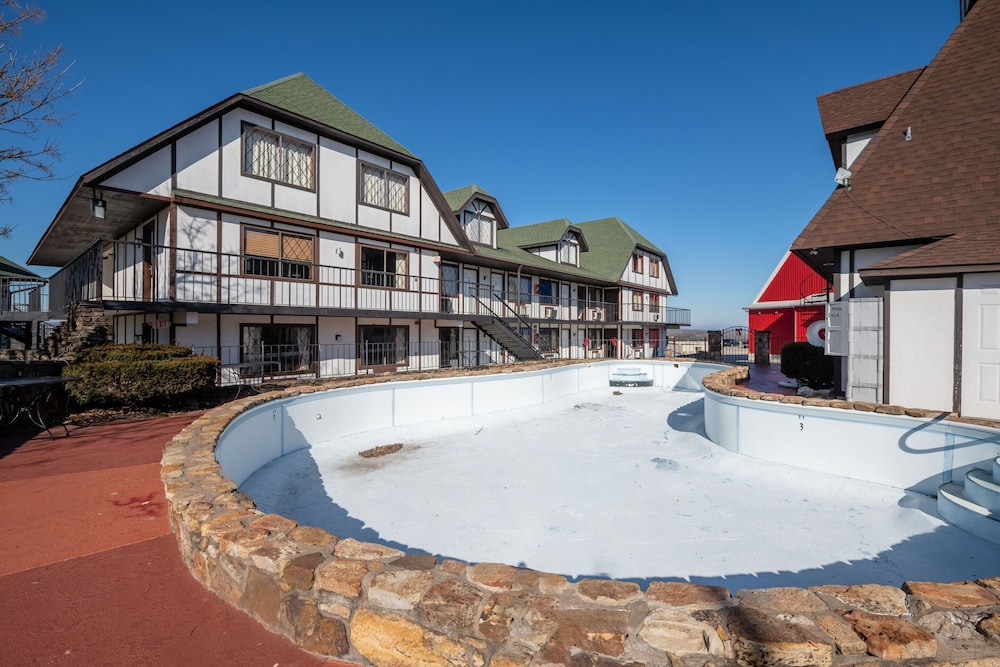 OYO Hotel Windmill Branson image