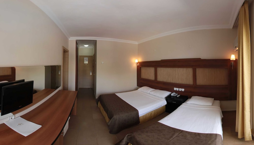 Club Munamar Beach Resort 8/24