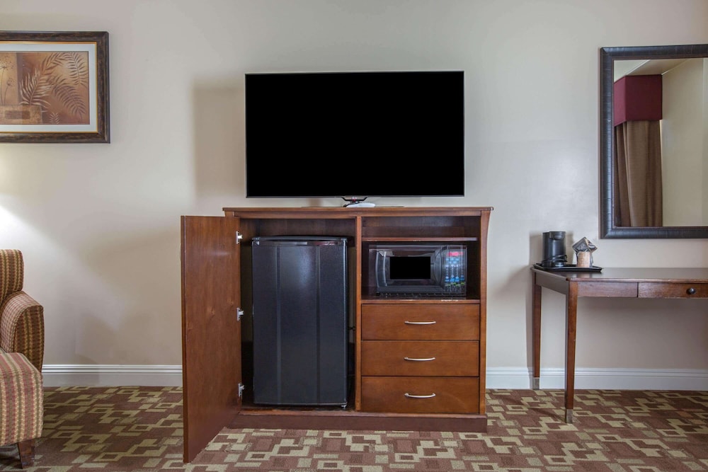 La Quinta Inn Suites Moreno Valley 39/53