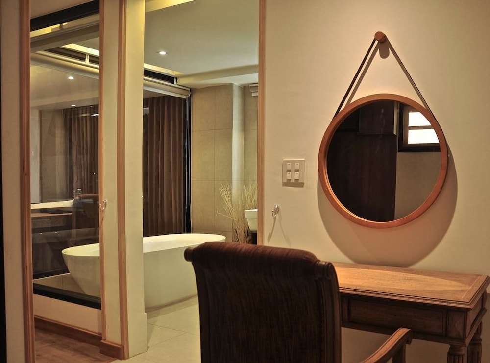 Issara Boutique Winery Hotel 40/78
