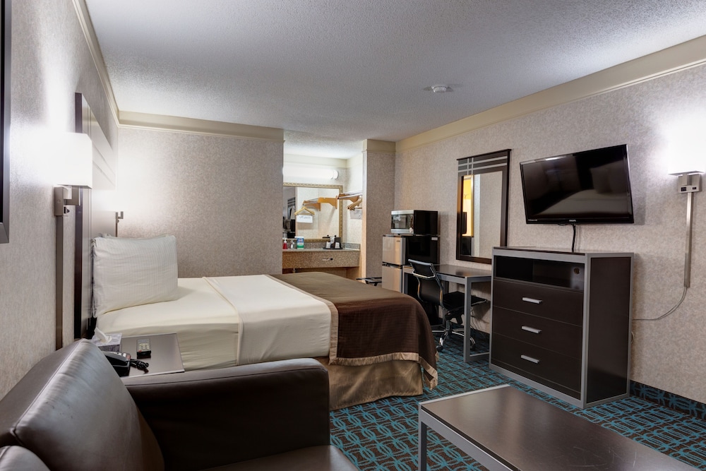 Deluxe Inn Fayetteville 26/61
