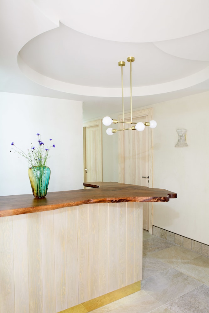 Artesa Suites & Spa 3/36