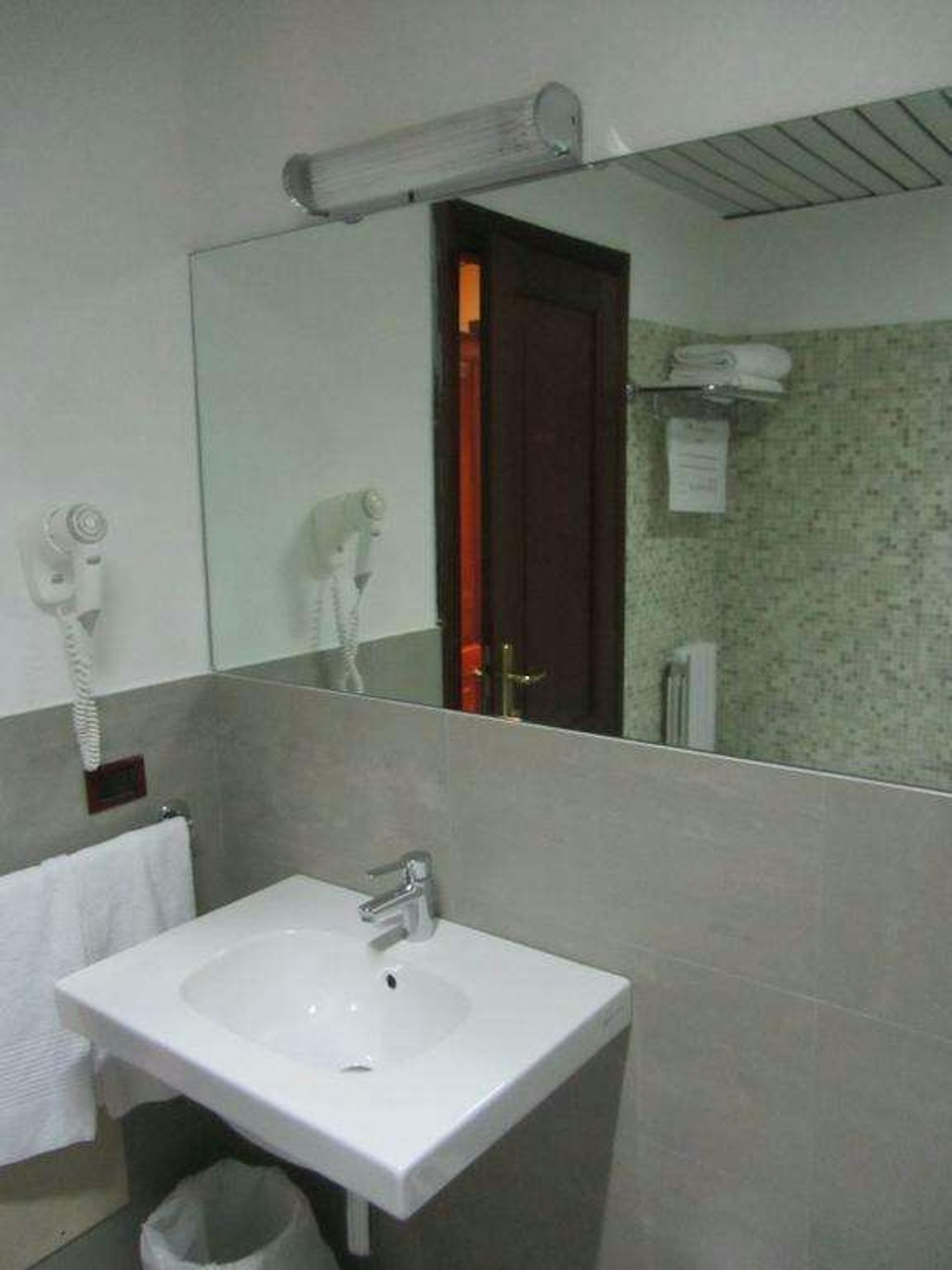 Leonardo Da Vinci Hotel 56/62