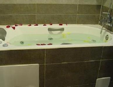 Gau Shan Ching Hotel 22/23