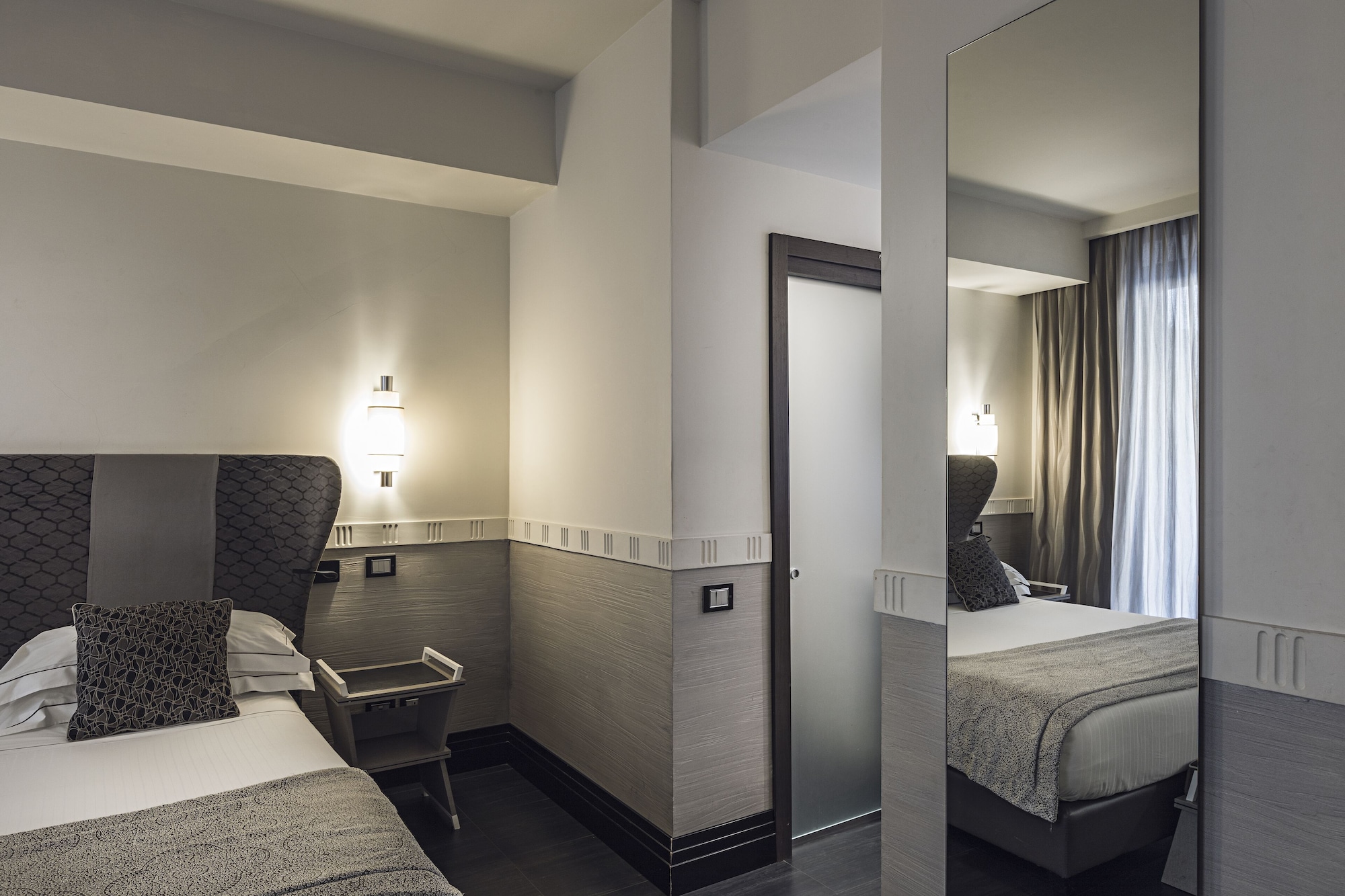 Superior, Twin Beds, Unica Suite Rome 4/9