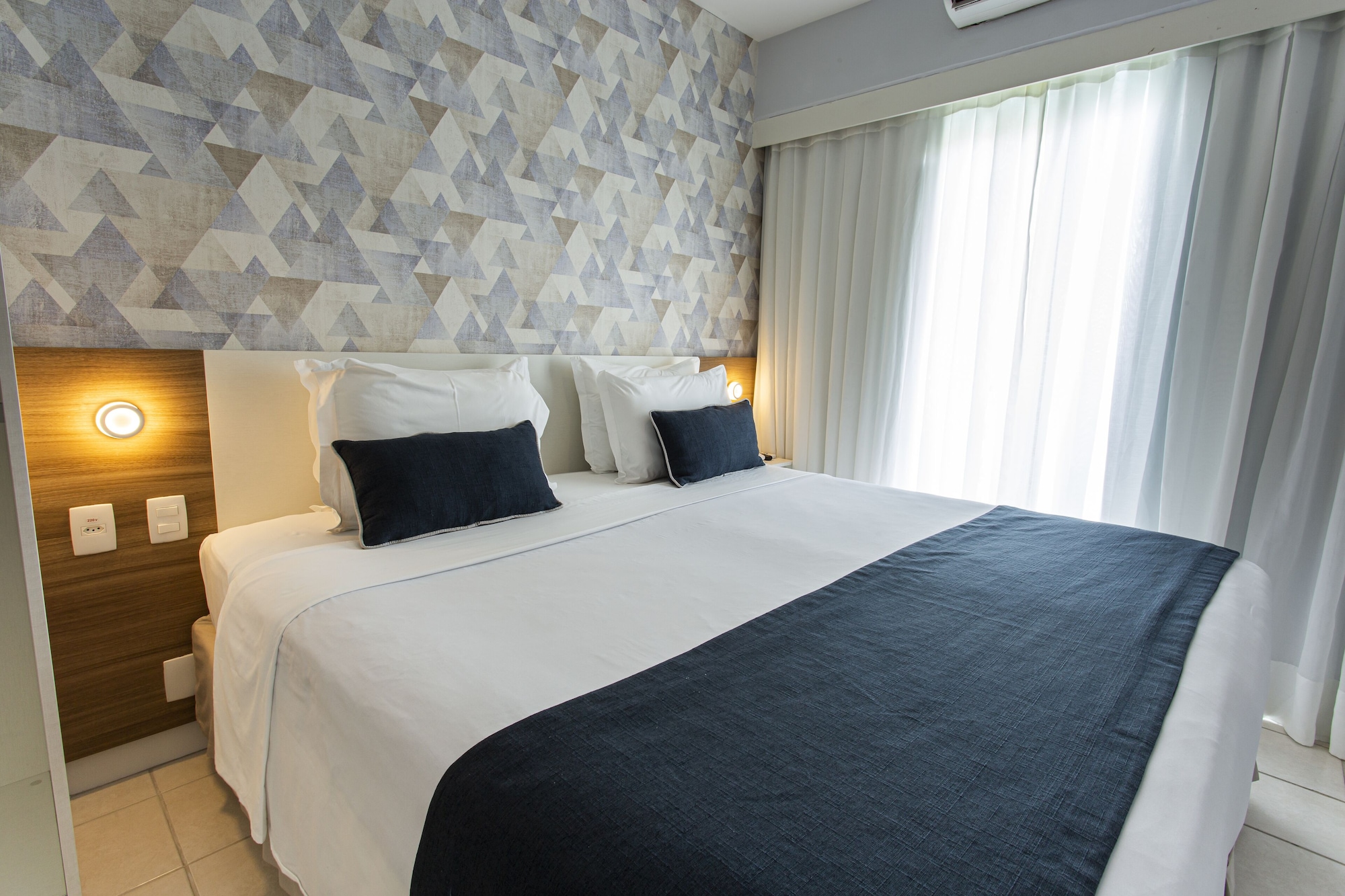 جناح ديلوكس بسريرين منفصلين وسرير كينج مع أريكة، Acqua Beach Park Resort 4/10