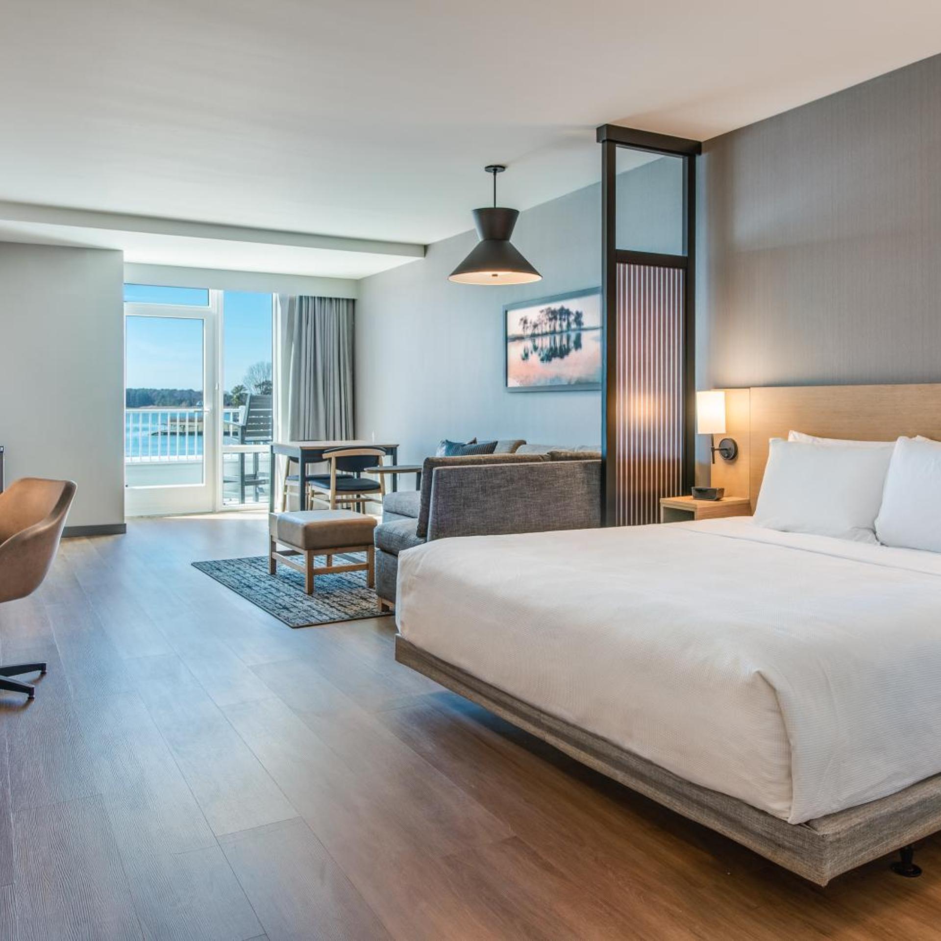 Room, King Bed, Water Front, Balcony, Kitchenette, Bathtub, Accessible