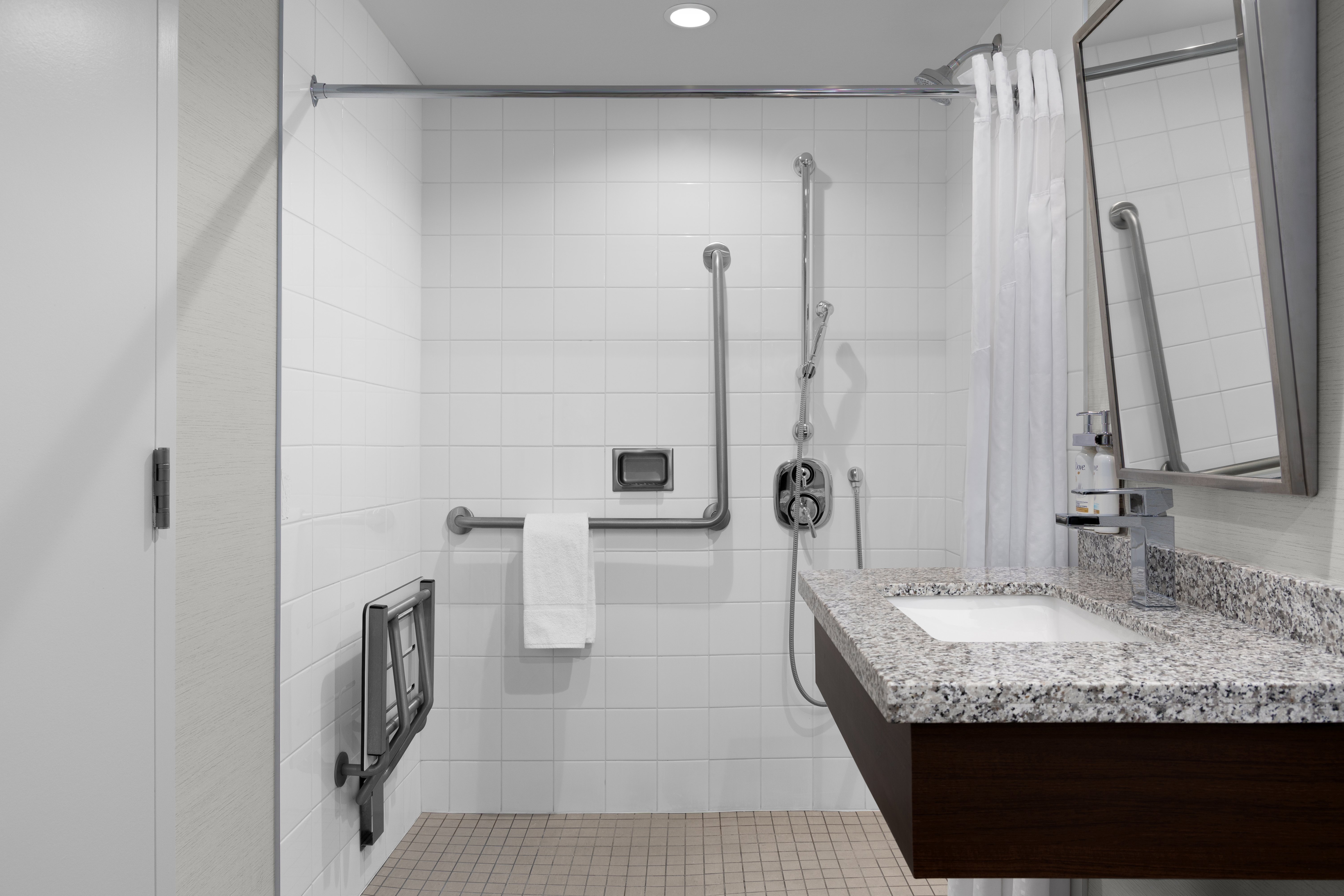 Holiday Inn Ottawa East 74/76