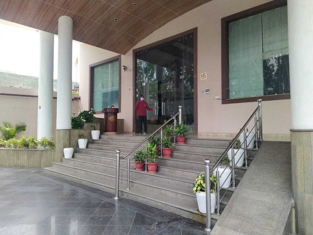 Devashish Hotel 3/27