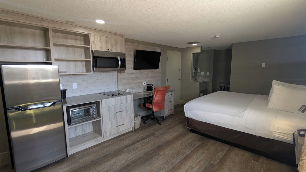 Ramada by Wyndham Medicine Hat 23/75