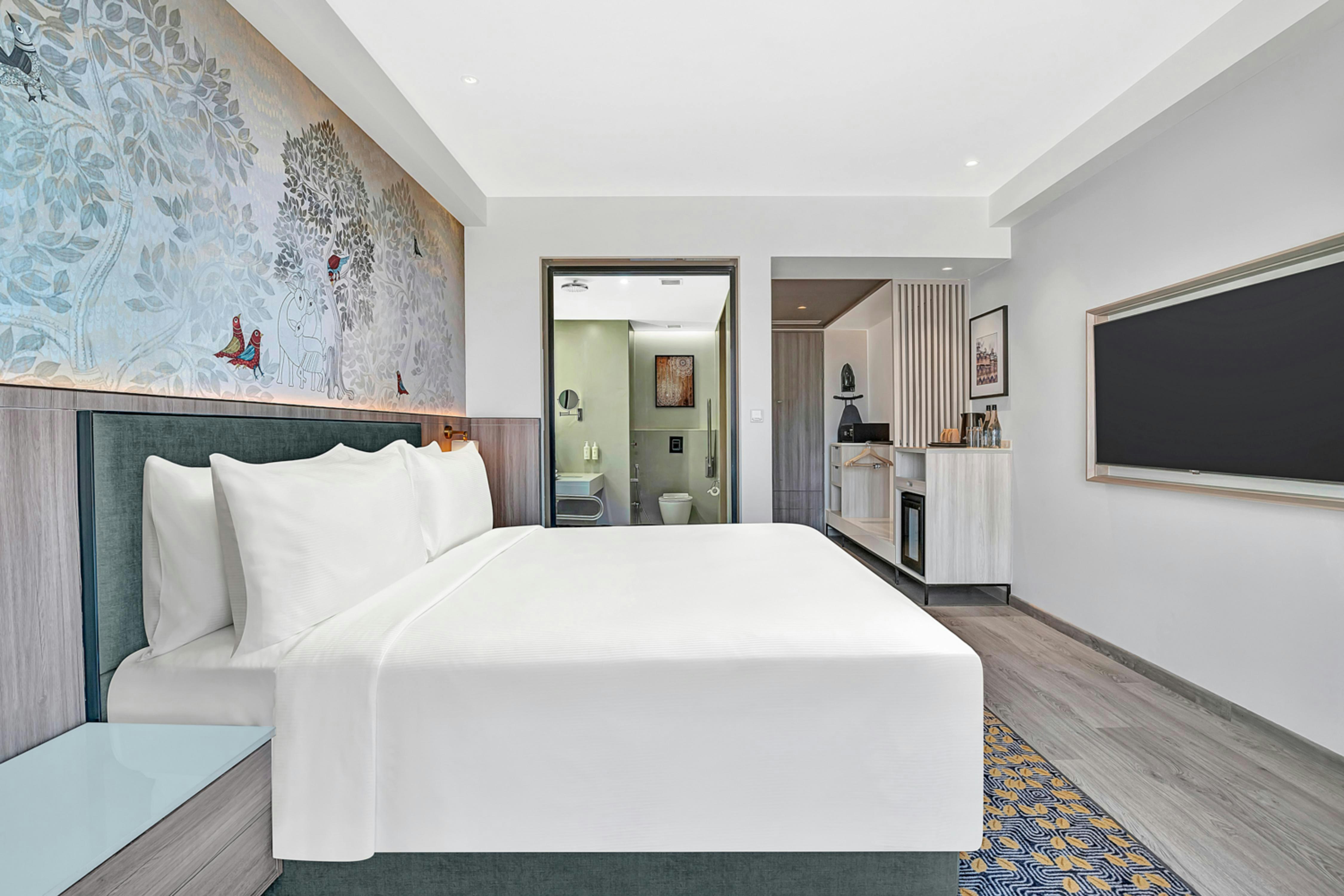 Guest Room, King Bed, Accessible