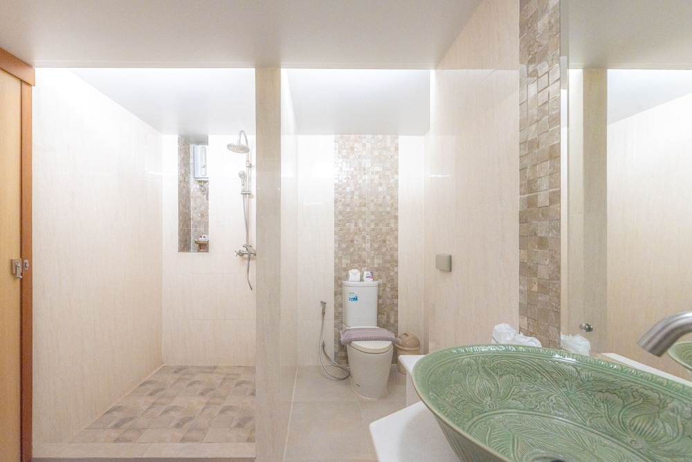 Nonthaburi Palace Hotel 66/66