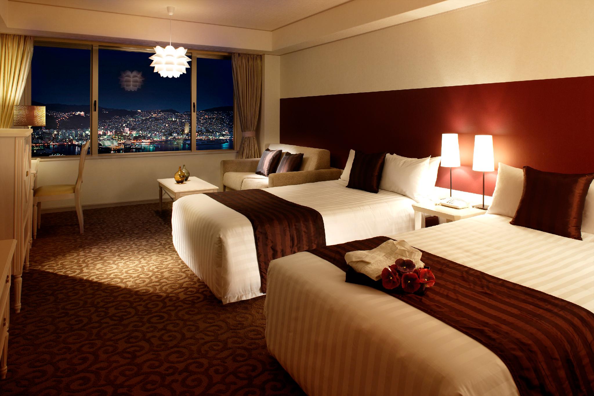 Premium, Twin Beds, Ocean View, Night View