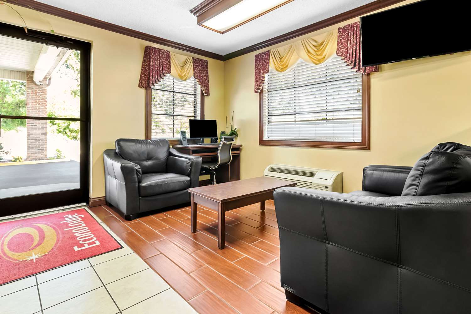 Econo Lodge Russellville, KY 15/24