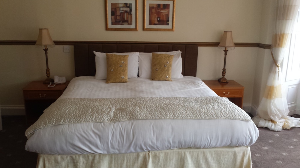 The Tontine Hotel 7/64