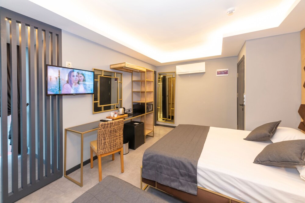 Fly And Stay Airport Hotel 16/55