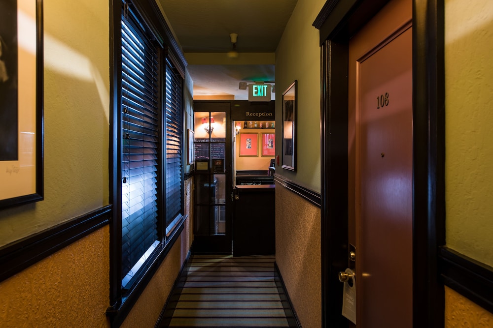 Hotel Boheme 17/32