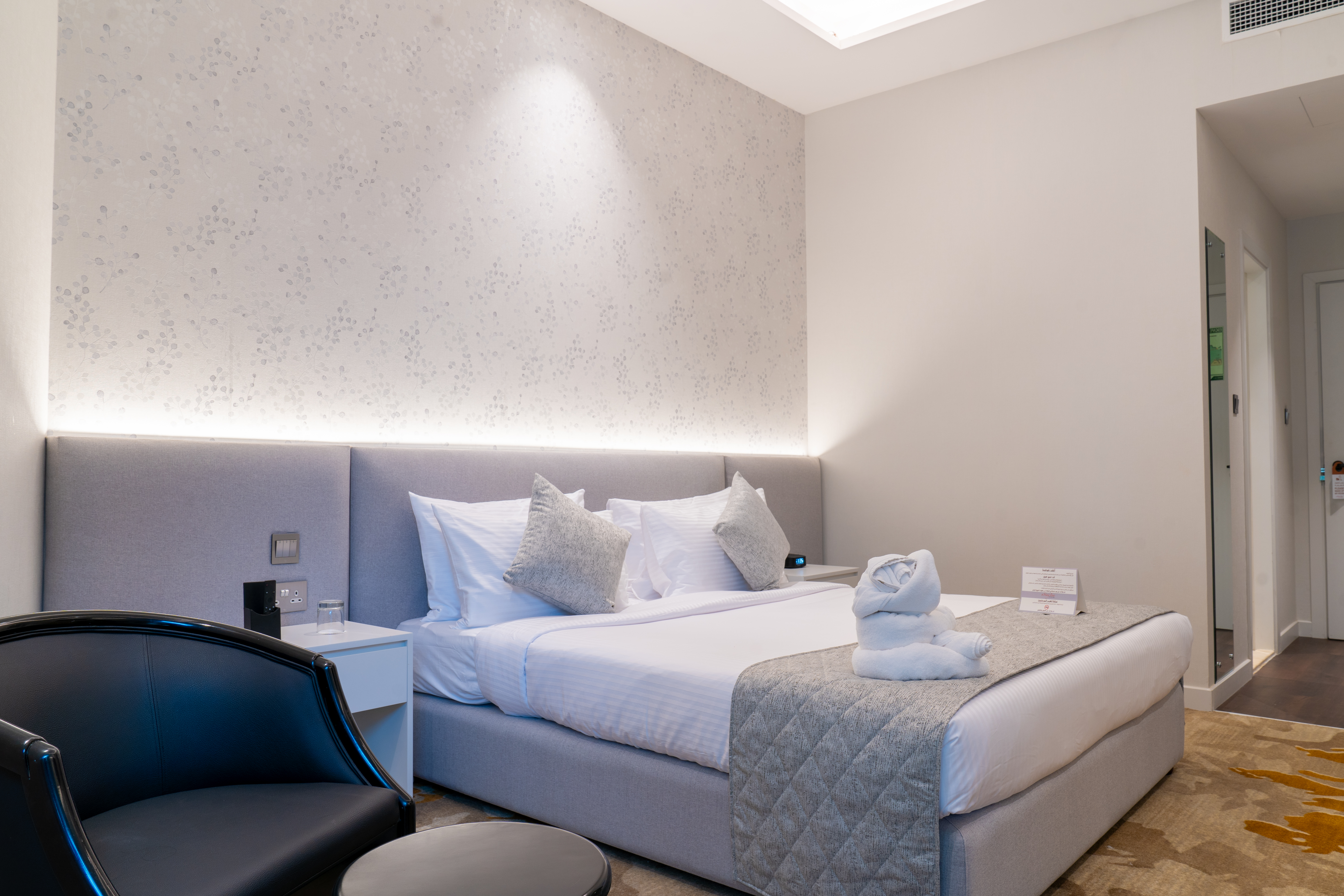 Standard Queen Bed Room