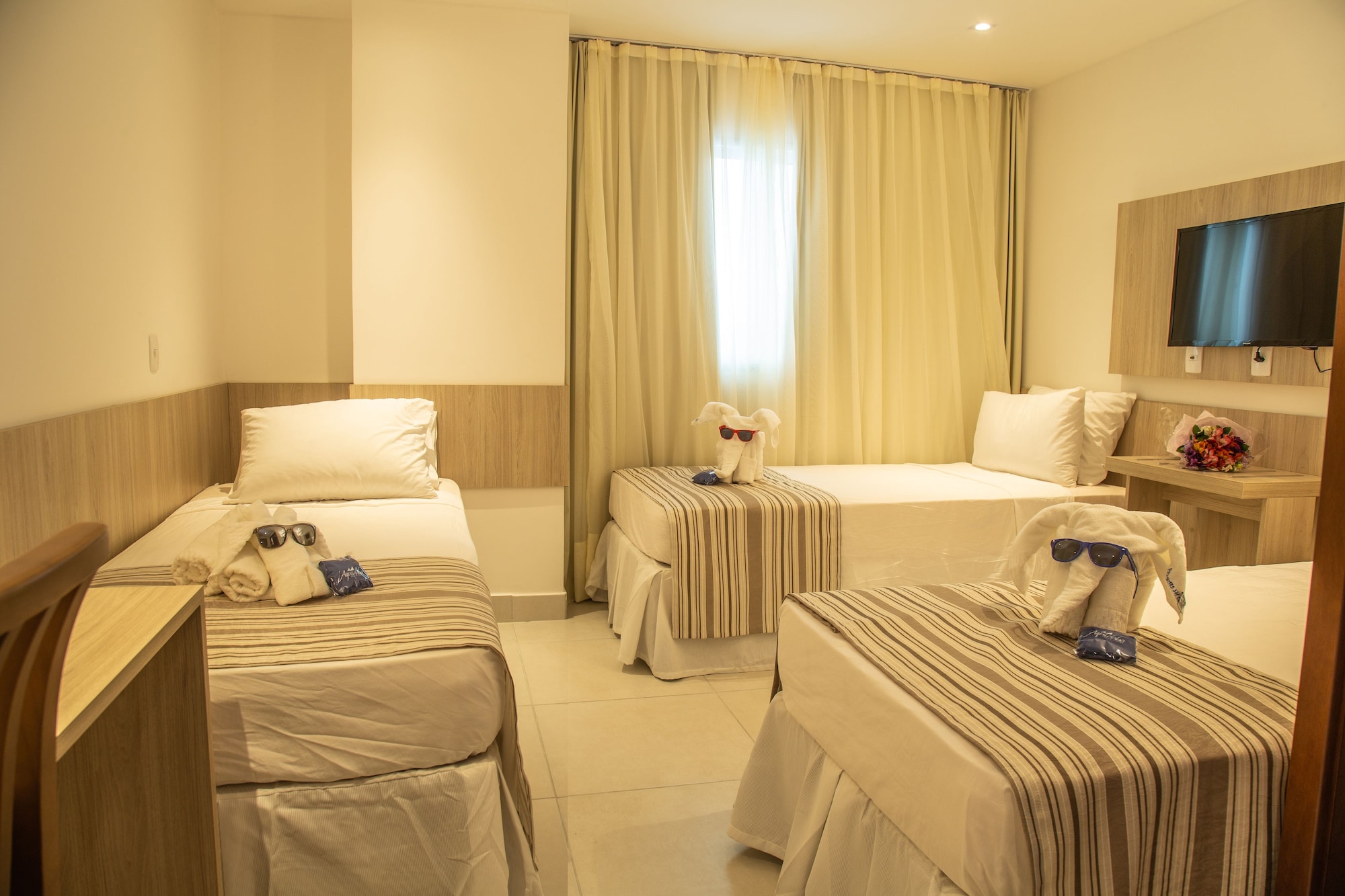 DELUXE, TRIPLE, 3 BEDS