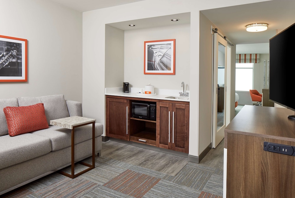 Hampton Inn and Suites Atlanta Midtown 33/53