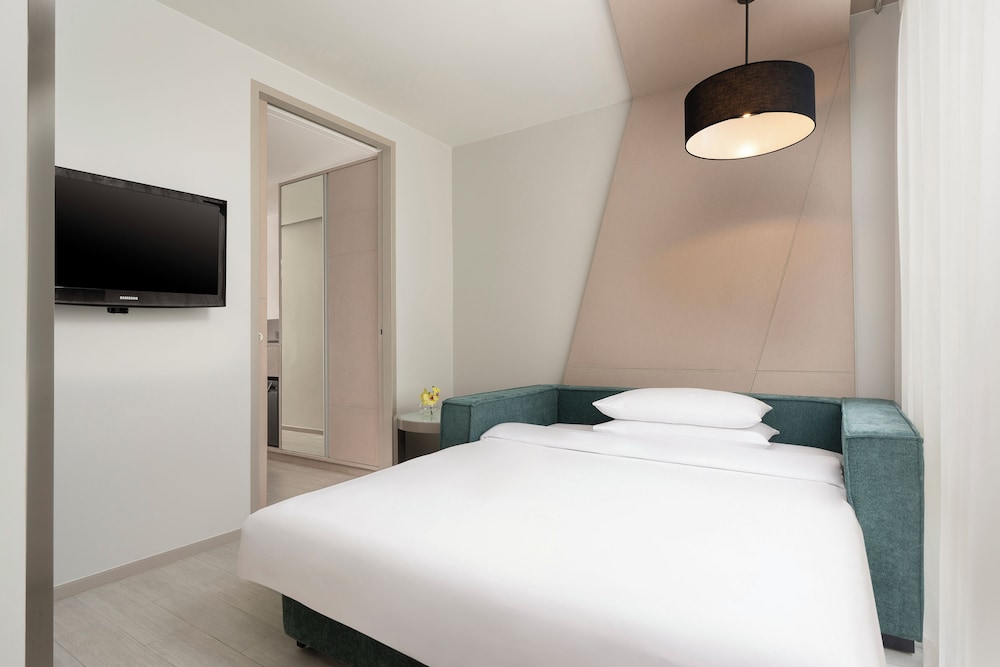 Hyatt Place Bangkok Sukhumvit 1 11/50
