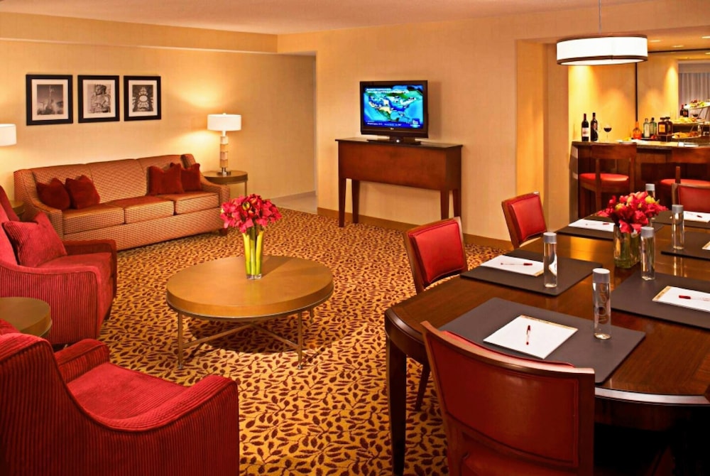 Wyndham Cleveland Airport 16/36