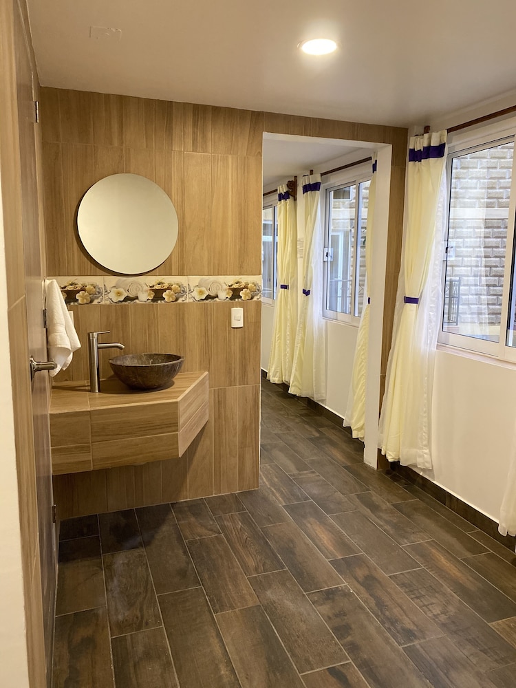 Hotel & Suites Cerro Rojo 68/68