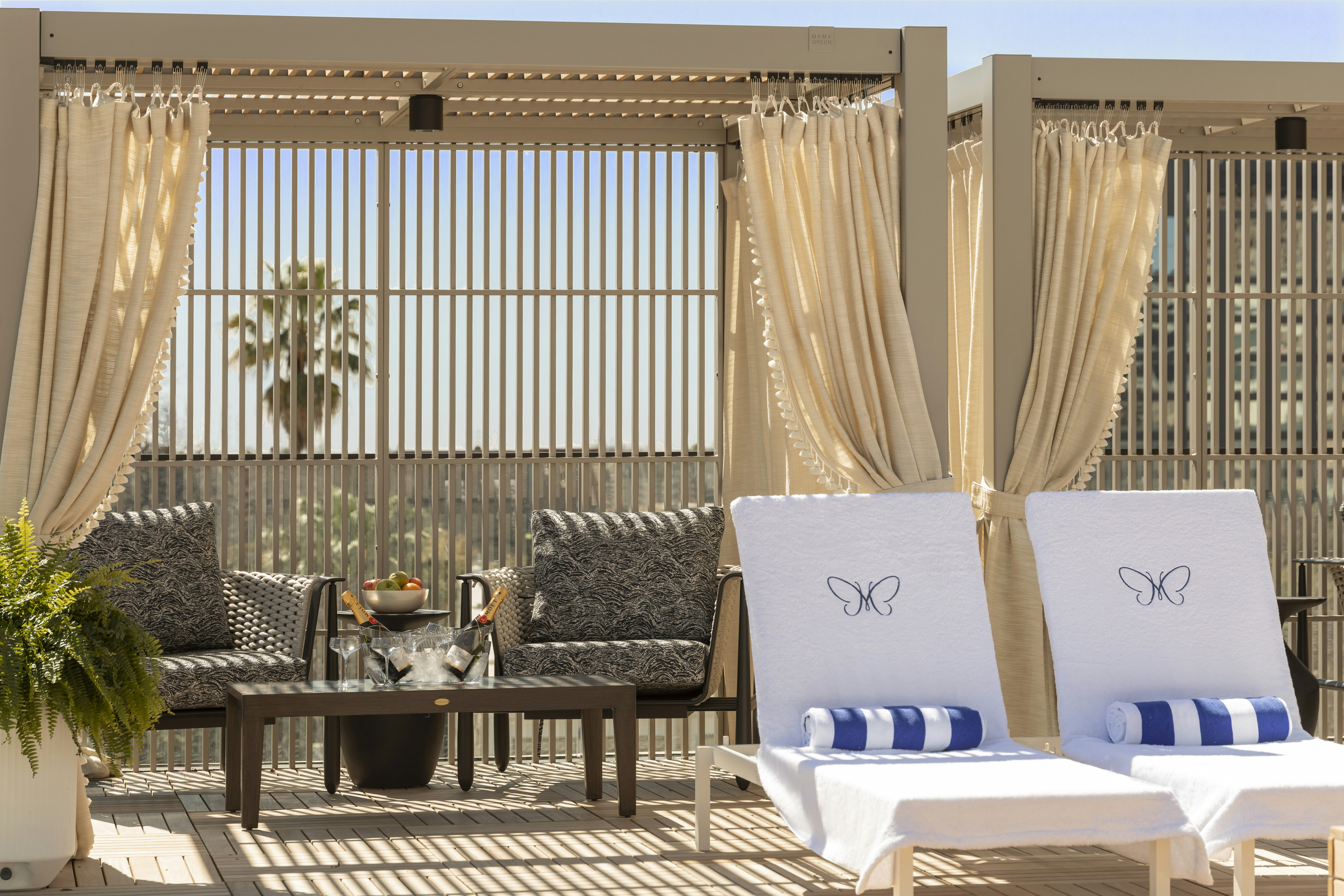 The Monarch San Antonio, Curio Collection By Hilton 50/50