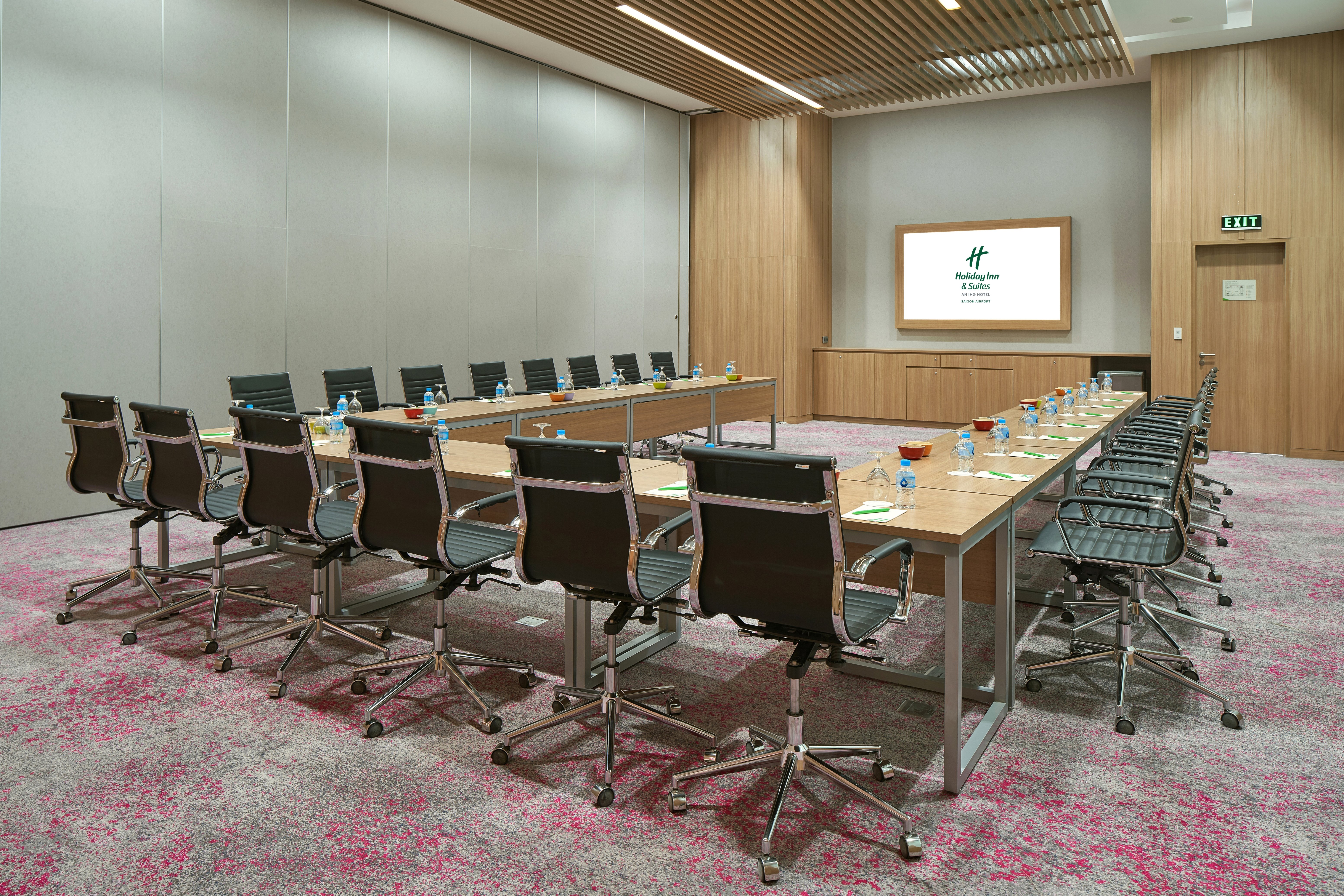 Holiday Inn & Suites Saigon Airport 34/50