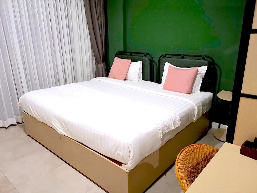 The Wood Hotel 24/50