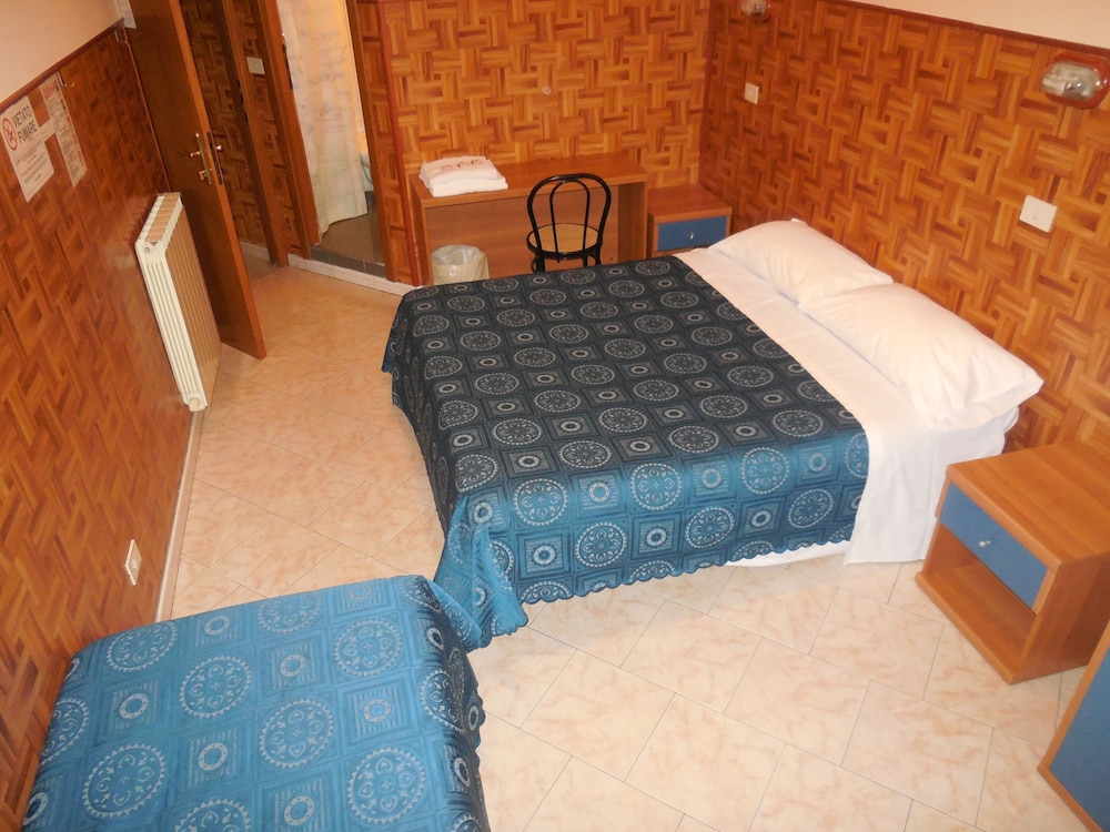 غرفة ثلاثية بحمام خاص، Hotel Cressy 3/7