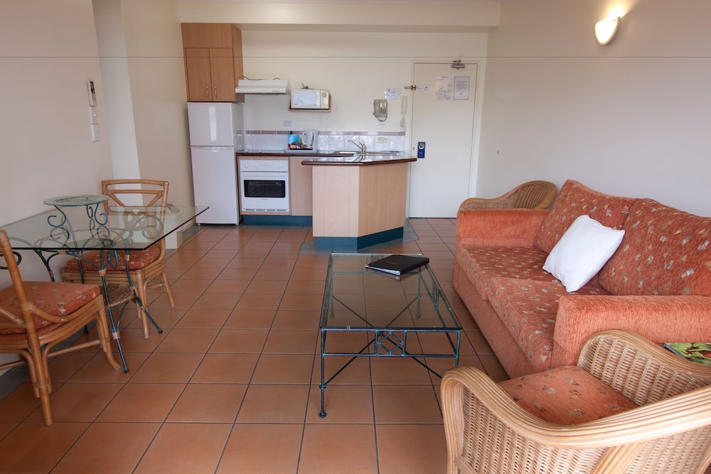 MID CITY LUXURY SUITES 15/26
