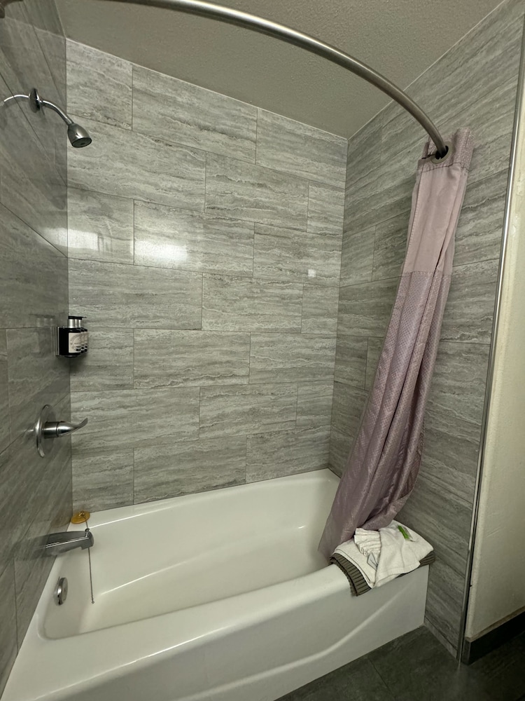 Motel 6 Monterey Downtown 35/66