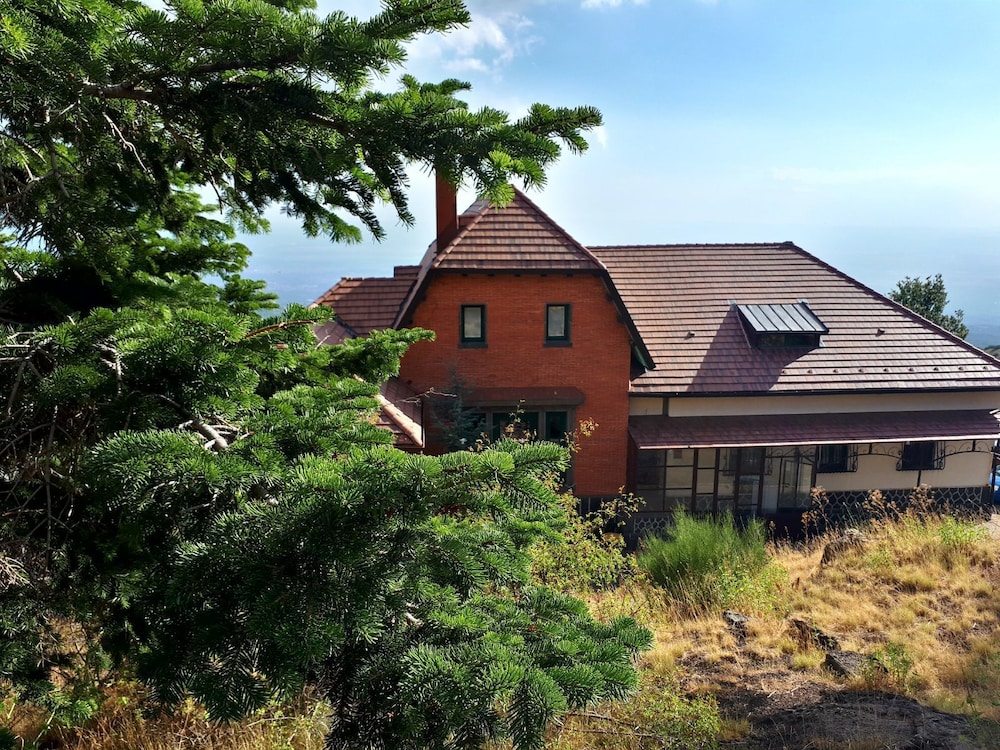 HOTEL VILLA DORATA, ETNA 35/44