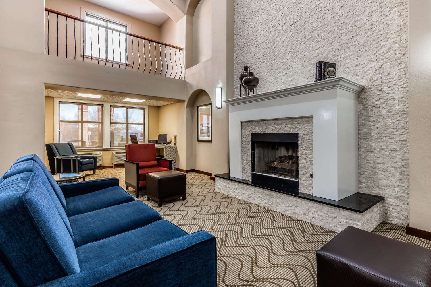 Comfort Inn And Suites Airport American Way 24/42