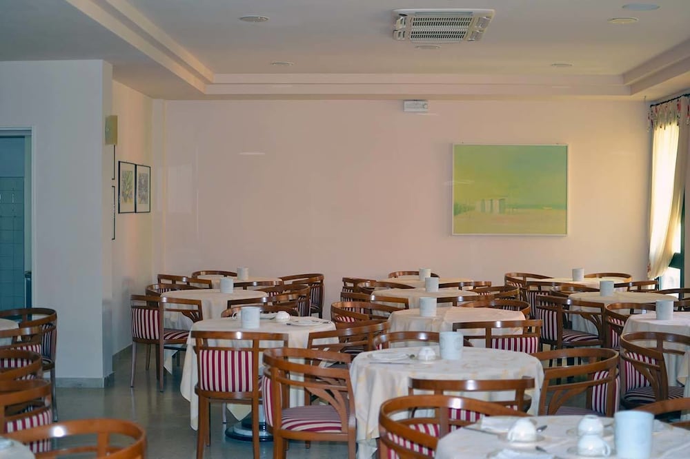 Sabra Hotel 24/35