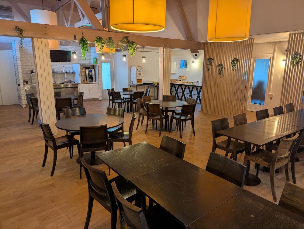 restaurant cafeteria