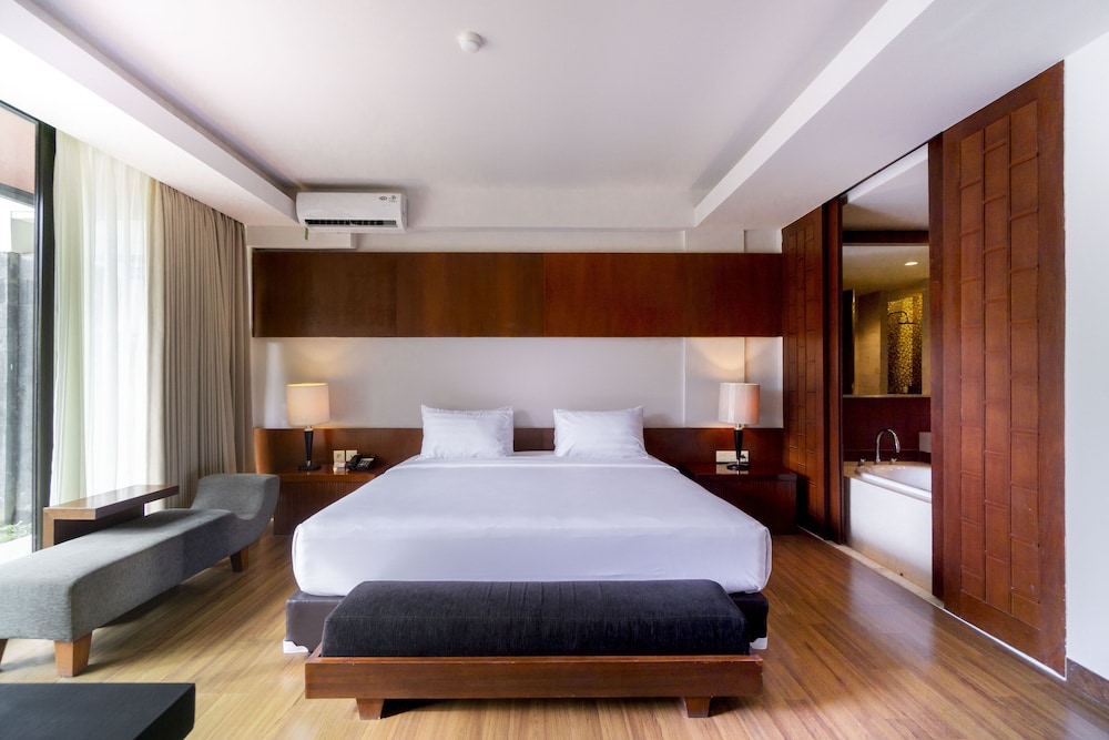 1 Bedroom, Suite, King Bed, Pool Access، Le Grande Bali 2/5