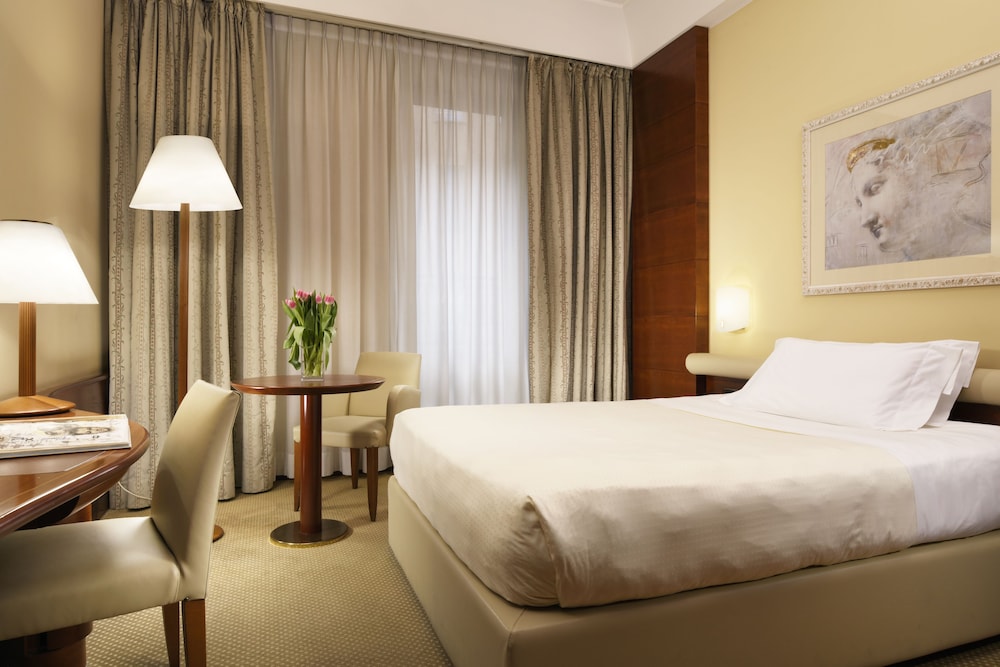 Unahotels Cusani Milan 9/69