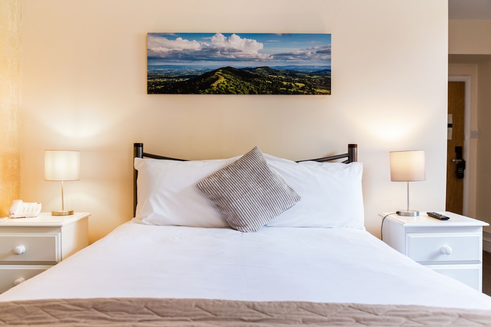 The Mount Pleasant Hotel 25/50