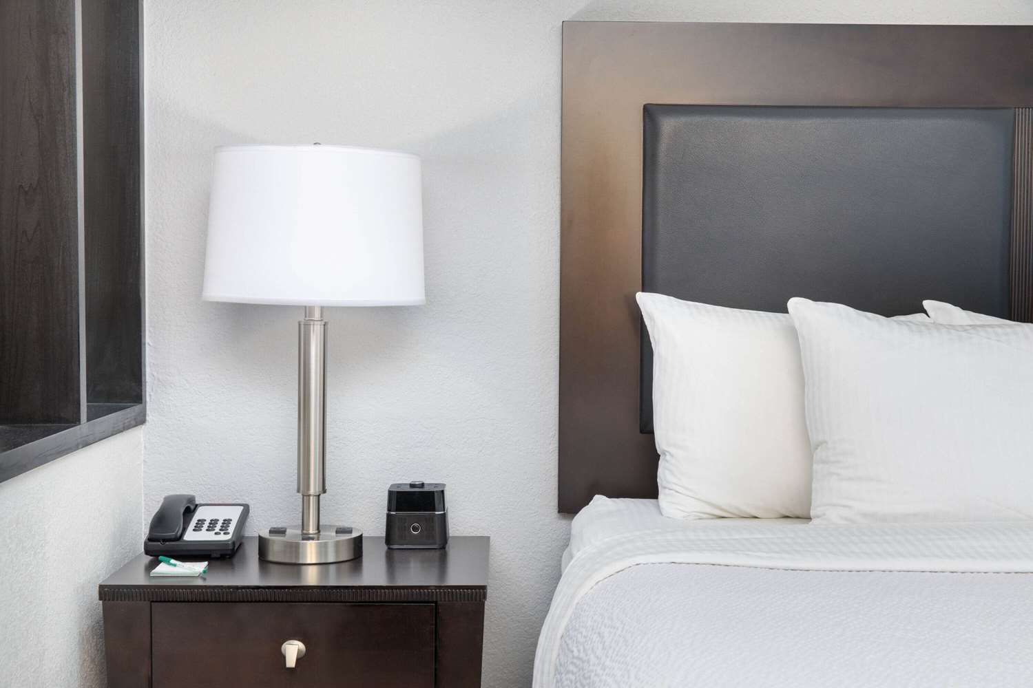 La Quinta Inn & Suites by Wyndham Atlanta Airport South photo3