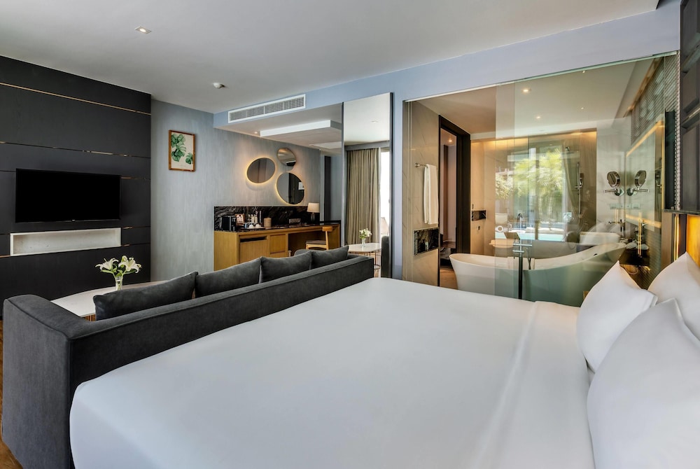 Wyndham Grand Nai Harn Beach Phuket 16/50