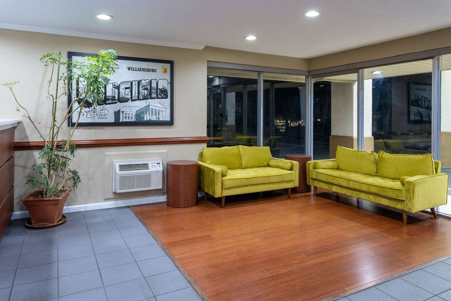 Super 8 by Wyndham Williamsburg/Historic Area 13/26