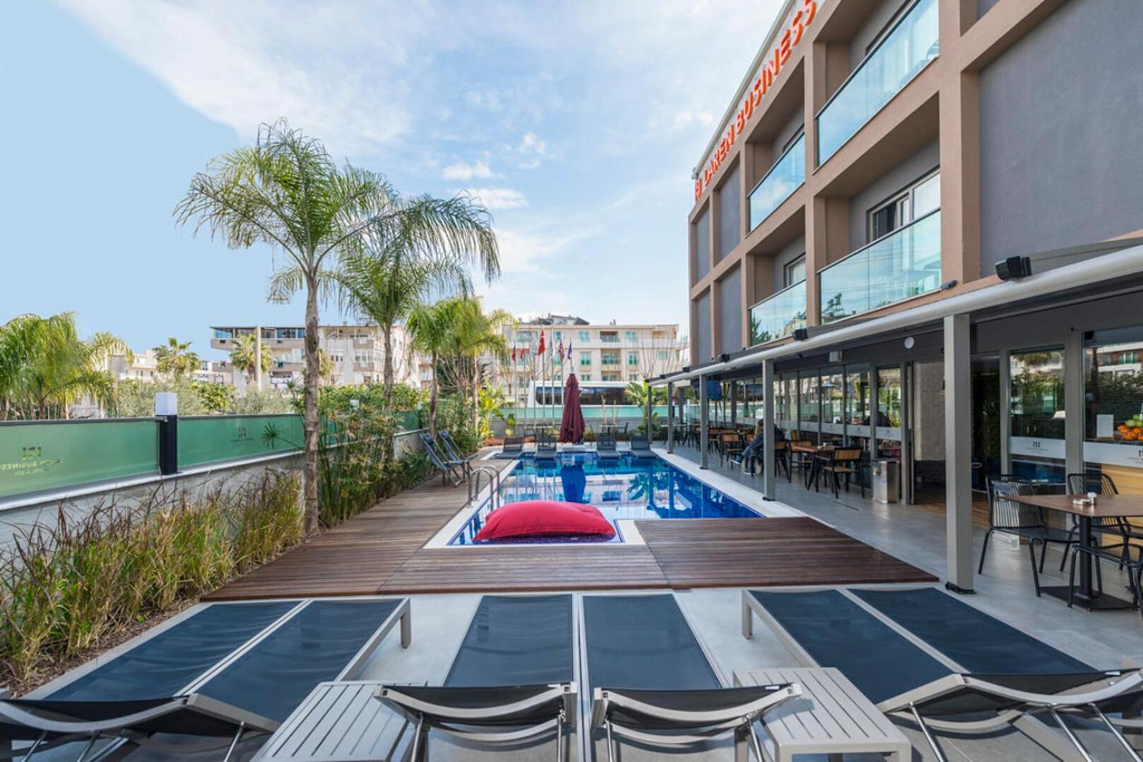 Laren Business Hotel And Spa 71/81